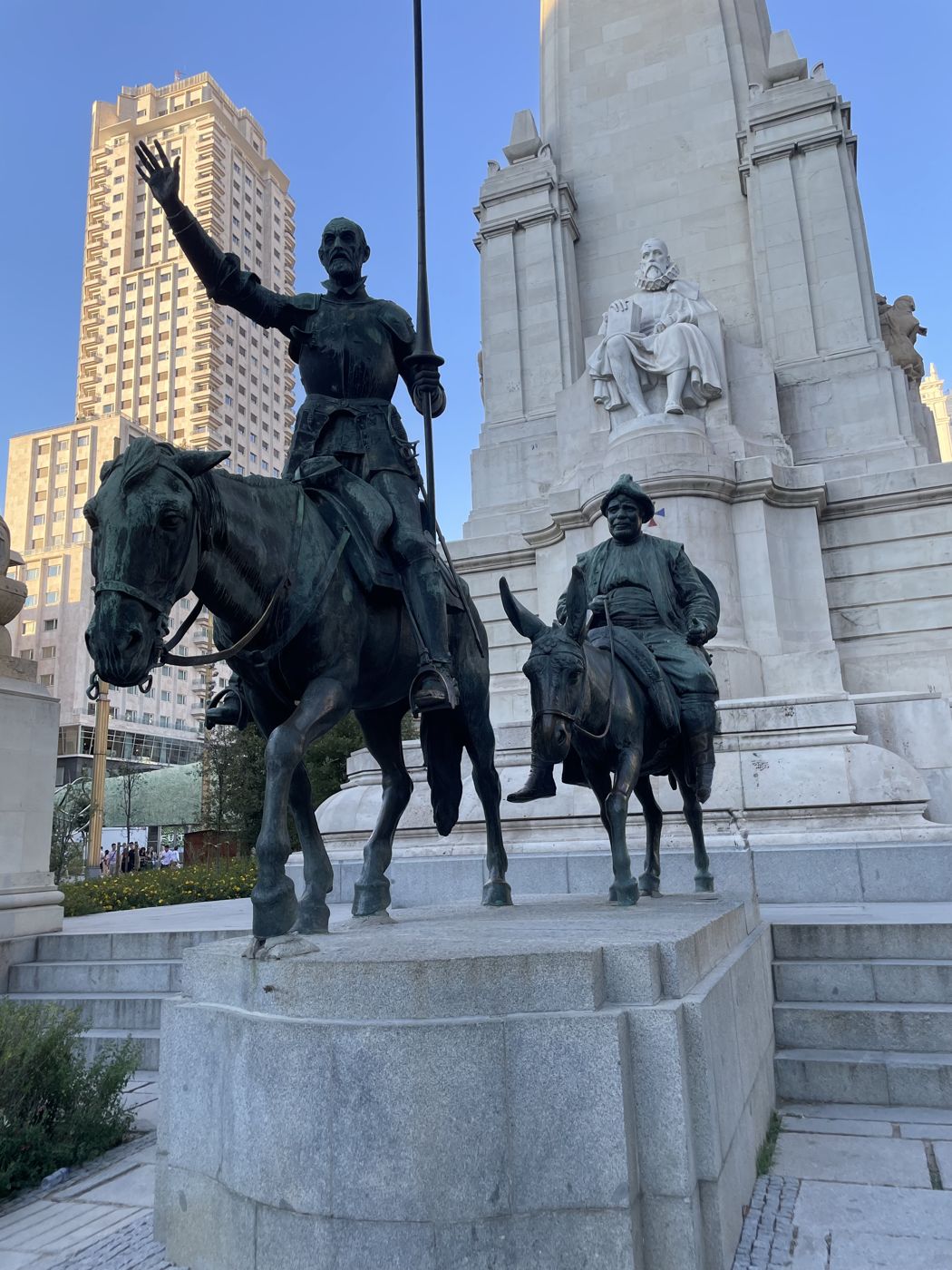 Denkmal für Miguel de Cervantes mit Don Quijote und Sancho Panza, Plaza de España in Madrid